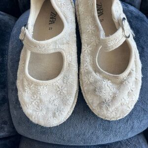 Zara Kids Beige Floral Dress Shoes